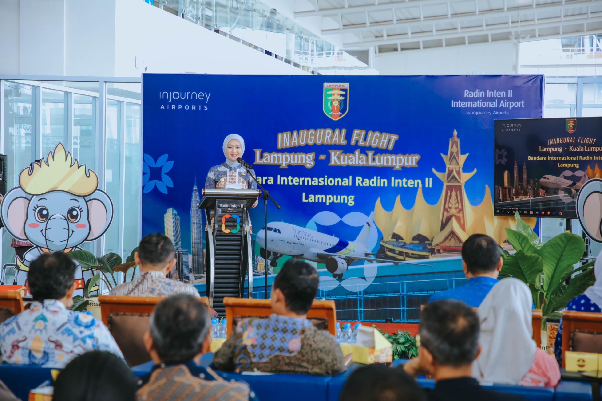 BANDARA RADIN INTEN II KEMBALI BUKA LAYANAN INTERNASIONAL, WAGUB JIHAN NURLELA LEPAS PENERBANGAN PERDANA RUTE LAMPUNG–KUALA LUMPUR