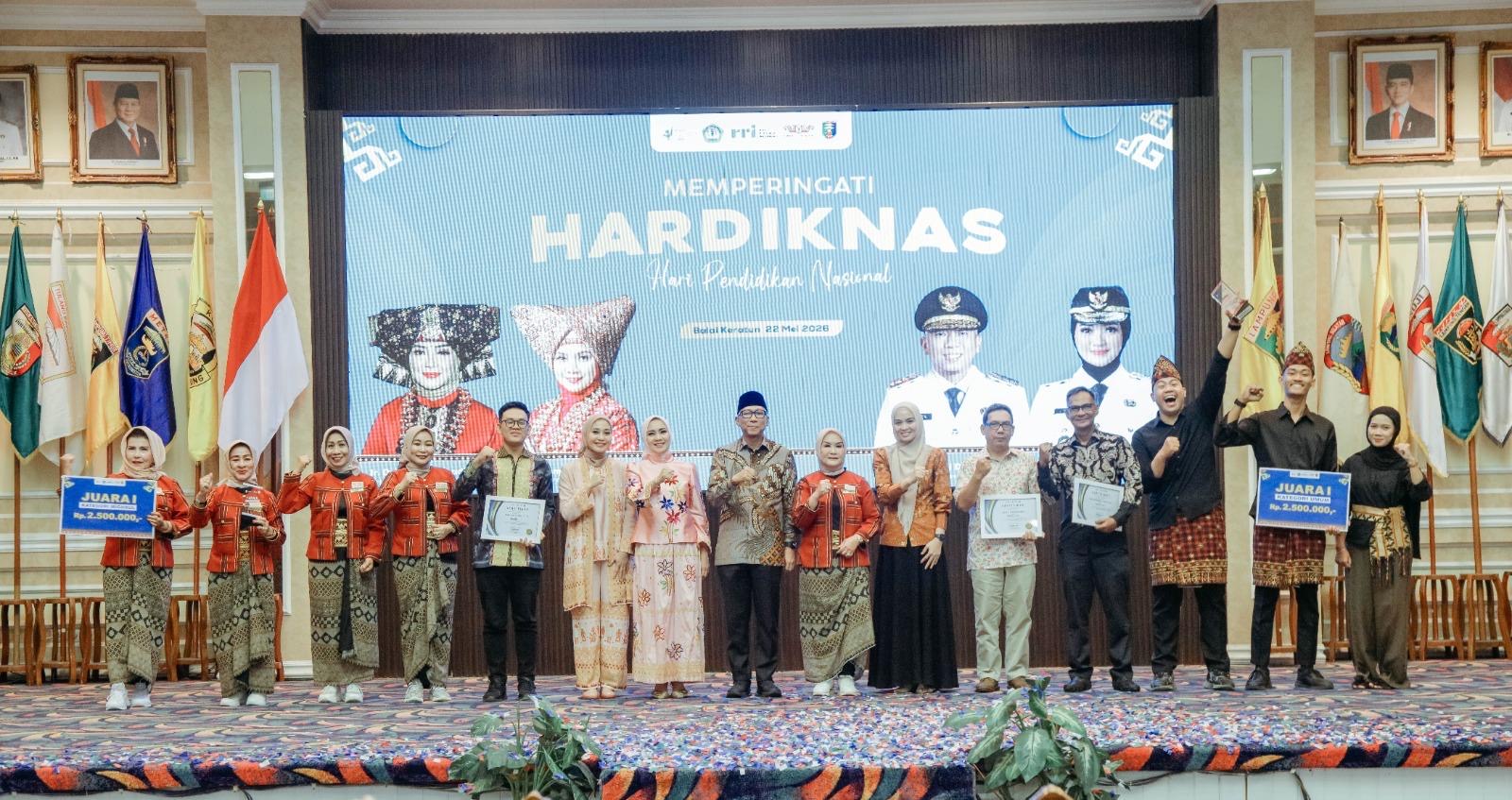 Gubernur Rahmat Mirzani Djausal Hadiri Acara Penyerahan Juara Lomba Cawo Bubalah Lampung dalam Rangka Hari Pendidikan Nasional 2026